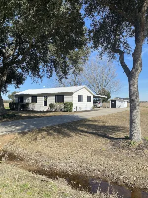 Charming 3-bedroom house in Scott with fitness area, central air,newly renovated