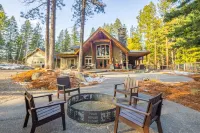 Luxury Pour House Lodge - private, hot tub, firepit