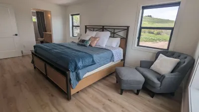 Built 2023!180-degree lake views, huge deck, 6+ acres, fiber, ping pong! Hotels near Bear Lake