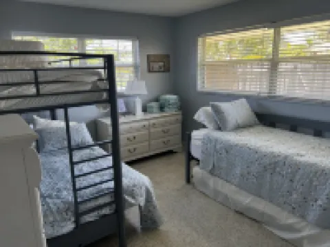 Newly renovated spacious 4BR home with pool & game room, 800m from the Beach