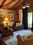 BoisD’Arc Bungalow & Suites - comfy Studio Type Bungalow - private