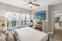 Summer is Here! 1 Min Walk 2 the Beach! Sleeps 8 Hôtels à proximité de : Gulfstream Condominium