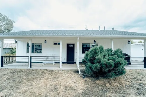 Prime Location-Steps from Route 66