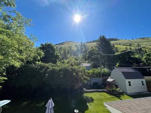 3-bed Mountain View home, Walkable to The UofM, Creek, Hiking trails, GO GRIZ!