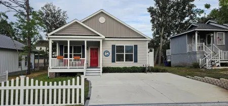 Newly-built 3 beds/2 baths home in Oak Island