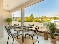 Sanders River Plaza - Cool 2-Bdr Apt with Balcony