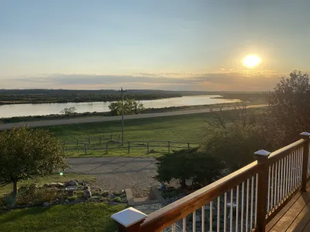 Farm Island Missouri River Views
