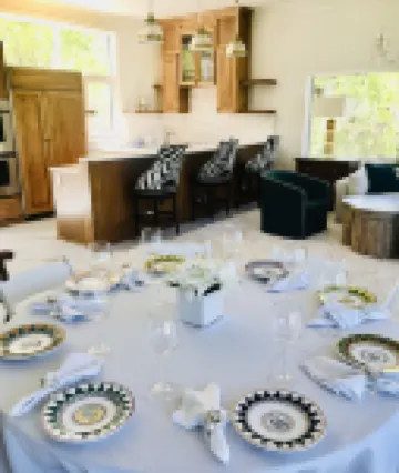 Exquisite pet friendly home, 5 blks from Gondola with stunning views!!