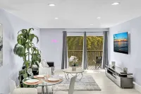 One Bedroom Steps Away From The Beach | Pool! Hotel a Sunny Isles Beach