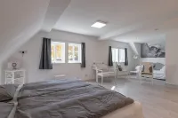 Apartment in top location with sauna and rooftop lounge for families and active vacation groups Hotels in Grossschonau