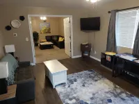NEW!!! The Uptown Oasis...seconds from Uptown Marion!!! Hotels in Marion