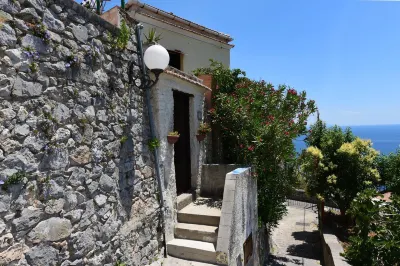 Authentic cottage with exposed beams and Vietri majolica Hotel in zona Chiesa San Pancrazio Martire