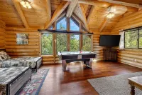 5Bd Verde Riverfront Cabin w/ Hot Tub, Pizza Oven, Game Room, Bar & EV Charger