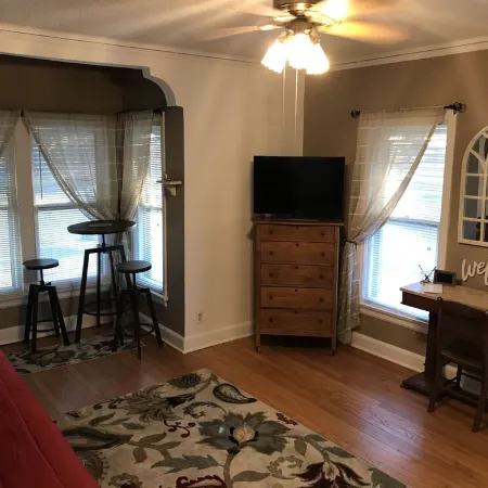 Douglas Ave Flat