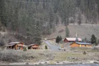 Modern log cabin with a cozy feel along the Clearwater River