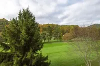 Maggie’s Hideaway - Mountain and Fairway view