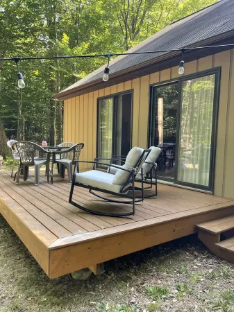 Cozy Getaway for Your Winter Adventure:  Pet-Friendly3Br Cabin Near Trails!
