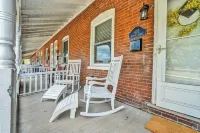 Beaver Street Retreat: Charming 2-bedroom townhome