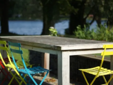 House on the Havelbogen directly on the water with canoe and jetty, garden apartment Hotéis em Werder