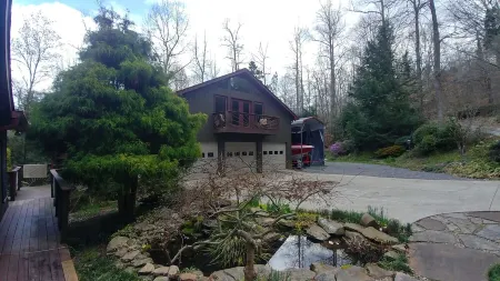 Cozy Comfort on Norris Lake - Tritoon/JetSki rental available - dock for free!