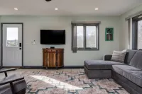 PETS, large fenced yard, full kitchen, 6 min to A-ville.