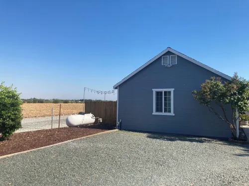 Cottage at the Winery.  Cozy cottage on a boutique winery in adorable Lodi.