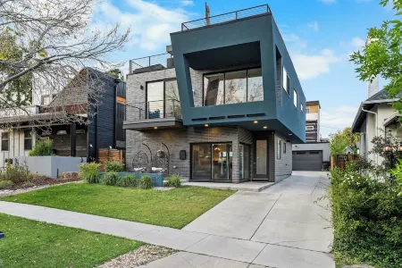 Spacious LoHi Home With Denver Skyline Rooftop Views