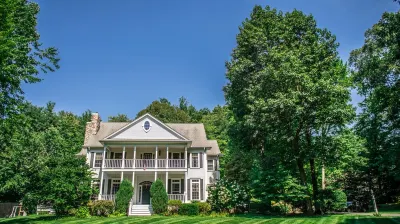 Large Luxury Family Home Near Five Colleges. The TOP short term rental in area! Hotels near Trader Joe's