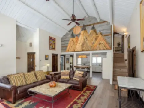 Enjoy the Best of Wyoming Hotels in Hoback