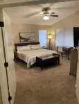 ~Heated Pool/Spa, King Bed, Amazing Backyard & Location! Hiking, Biking, Parks Отели рядом с достопримечательностью «Рипариан Презерв эт Уотер Ранч»