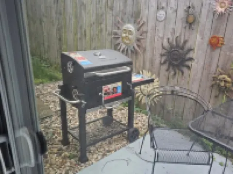 Charlie’s on the Water - a Charming 3-bedroom house with a lake view-Sabula Hotels in Sabula