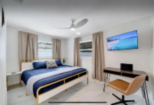 Luxury Retreat Largo - Beaches - 12PPL - Pool Spa