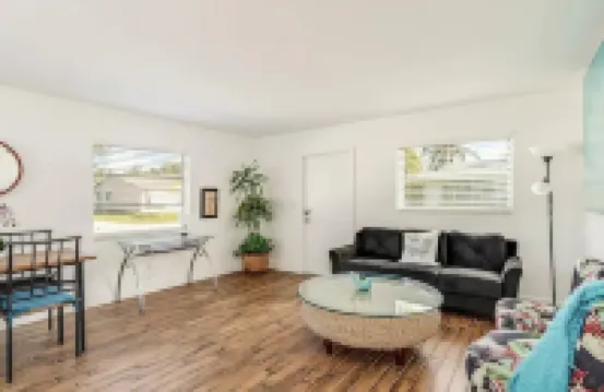Quiet Naples Home: Walking Distance to Downtown. Pet Friendly!