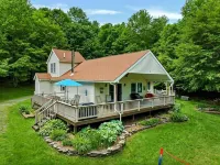 Lakefront Chalet w/ game room 25 min. from skiing & snow tubing. Pet-friendly!
