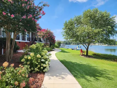 Island's Sunset Green Guest Room on Beautiful Lake Murray Hotels near Walmart Supercenter