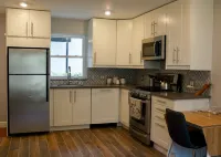 Detached Guest Cottage Backs to Private Park In Midtown Sacramento