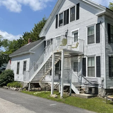 Cozy 1890 Cottage Studio with Hot Tub and Fire Pit in Downtown Kennebunk
