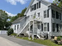 Cozy 1890 Cottage Studio with Hot Tub and Fire Pit in Downtown Kennebunk
