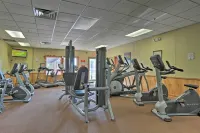 NEW!! 5 Star Gated Community. Wifi, Games, Fire Pit, 5 Smart TVs, Towels/Linens!
