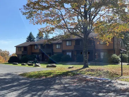 7Springs Getaway - Swiss Mountain - Free Shuttle to Lodge Отели рядом с достопримечательностью «Highlands Resort Realty»