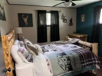 Dragons Lair - motorcycle friendly, all paved roads, lockable garage, no incline