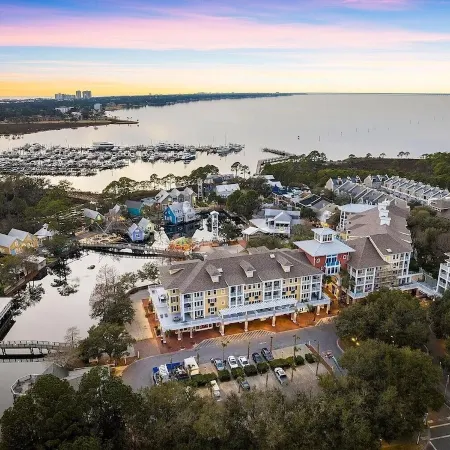 Studio in the Heart of the Village of Baytowne Wharf!