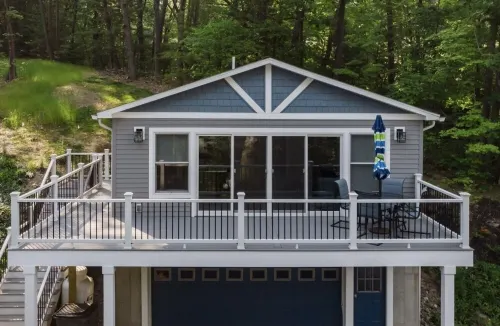 New - stunning Keuka lake views. Minutes to wineries, breweries & distilleries