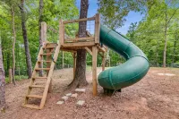 Wow!! Family Friendly Getaway:Hot Tub, Fire Pit, Nature, Wine & Weddings Hotel a Lumpkin County