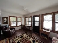 Lakefront two Bedroom Cabin With Private Dock