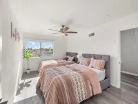 Super Spacious Family Vacation Home! Trader Joes附近的飯店