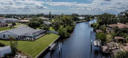 Heated Pool, Canal Front, Kayaks - Paradise Awaits! Отели рядом с достопримечательностью «Кидстар Парк»