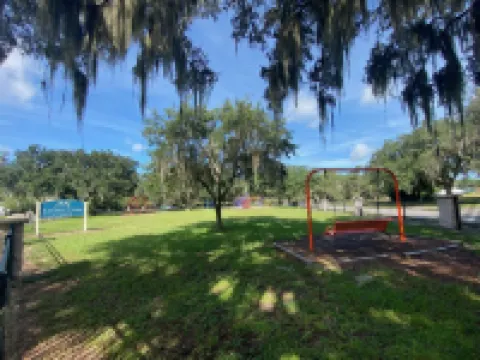 Lake Retreat w/Pool & Hot Tub near Bok Tower 萊克威爾士酒店