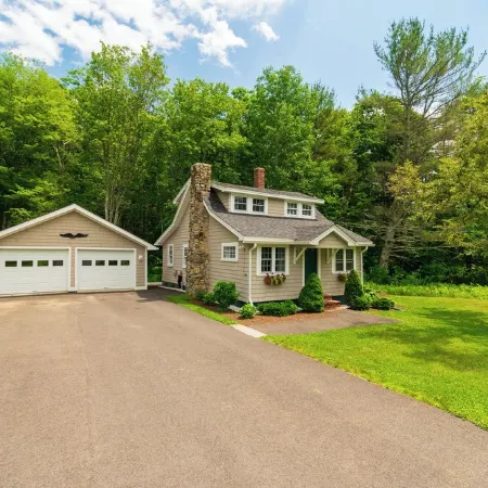Cozy cottage -Close to Downtown Camden!