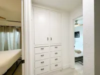 Updated 2-bedroom apartment near Kaiser & 1 mile from HWY 99 Hotels near Trinity United Presbyterian Church
